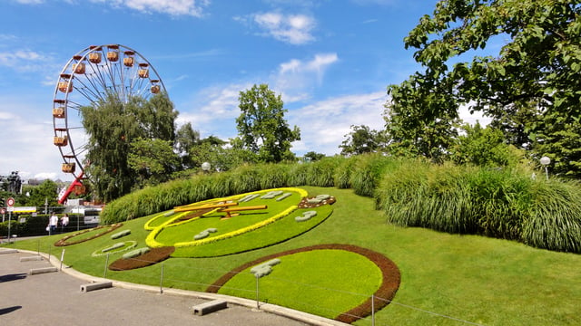 The Flowered Clock at the Quai du Général-Guisan (English Garden), during the 2012 Geneva Festival