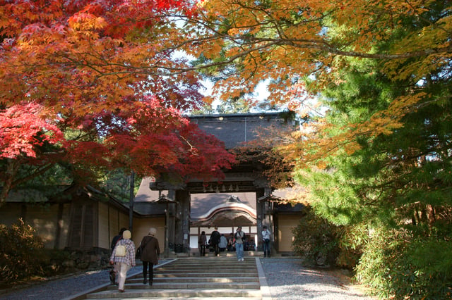 Autumn maple leaves (momiji) at Kongōbu-ji on Mount Kōya, a UNESCO World Heritage Site
