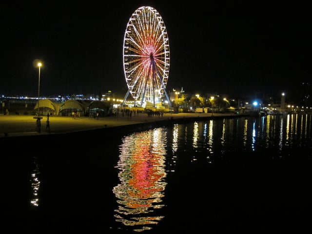 The ferris wheel and the harbour at night