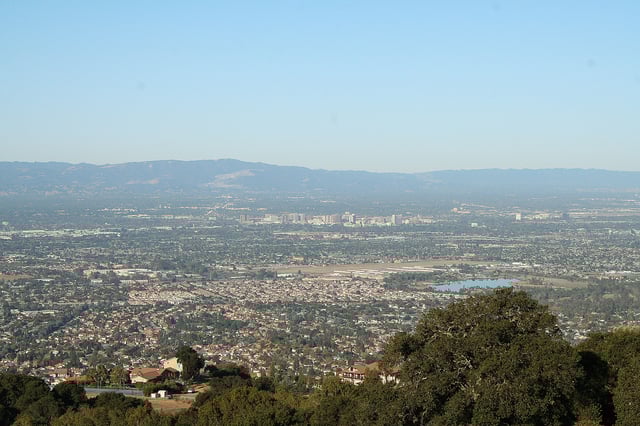 The Santa Clara Valley enjoys a Mediterranean climate, with an average of 301 days of sunshine.