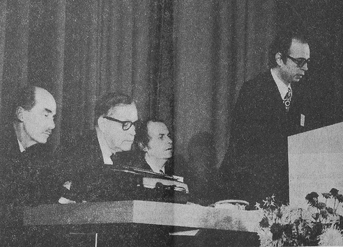 Professor Klaus Schwab opens the inaugural European Management Forum in Davos in 1971.