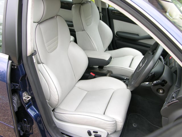 RS6 interior, showing leather-clad Recaro seats