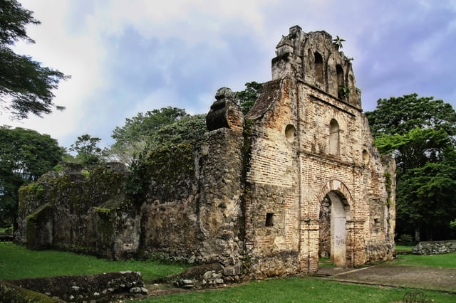 The Ujarrás historical site in the Orosí Valley, Cartago province. The church was built between 1686 and 1693.