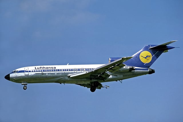 A Lufthansa Boeing 727-100 approaching Heathrow Airport in 1978.