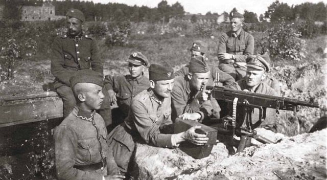 Polish soldiers with the M1895/14 during the Battle of Warsaw in 1920.