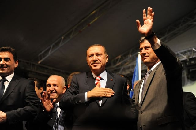 Erdoğan joined by his Kosovo counterpart Hashim Thaçi, 3 November 2010