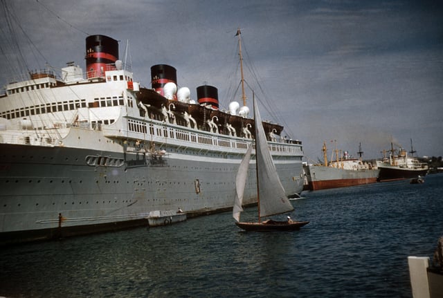 The SS Queen of Bermuda in Hamilton Harbour, c. Dec 1952 / Jan 1953