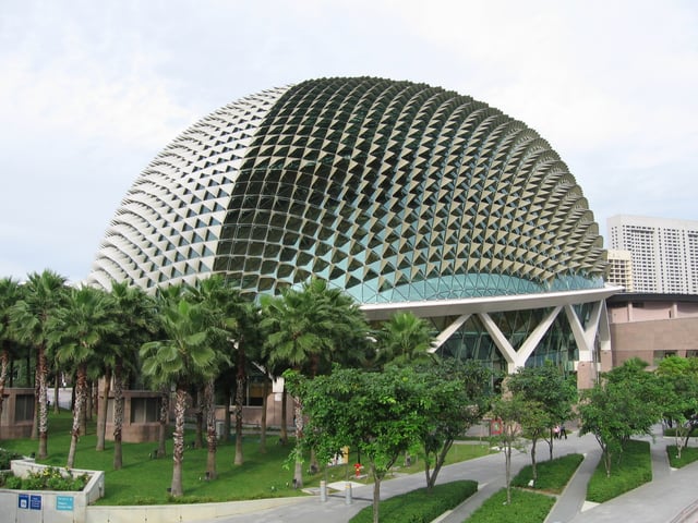 Aluminium sunshades ornament the roof of the Esplanade.