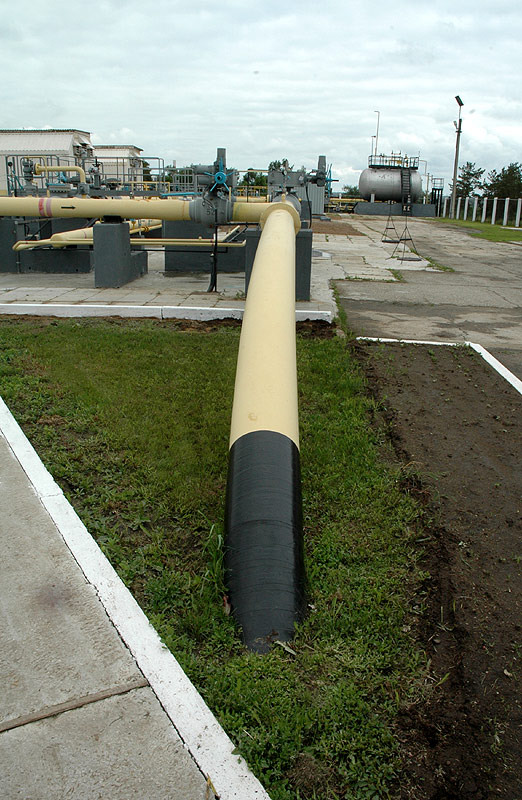 The world's longest ammonia pipeline (roughly 2400 km long), running from the TogliattiAzot plant in Russia to Odessa in Ukraine.