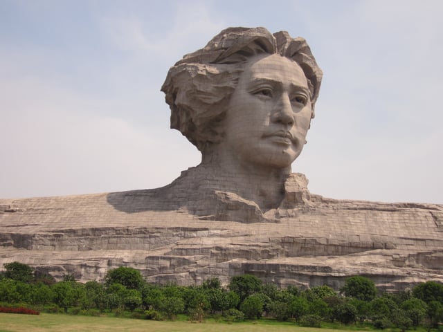 Young Mao Zedong statue in Hunan