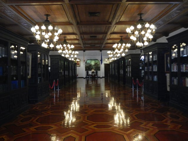 Presidential Museum walkway