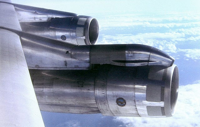 View of number 1 (top left) and 2 (center) Pratt & Whitney JT3D engines on the port side of a Boeing 707-320C: The number 1 engine mount does not have the "hump" for a pressurization turbocompressor.