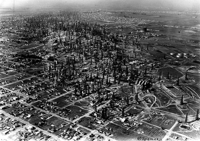 Aerial view of Signal Hill oilfield in 1930
