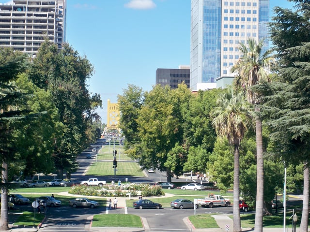The Capitol Mall is a major monumental parkway leading from Tower Bridge to the California Capitol.