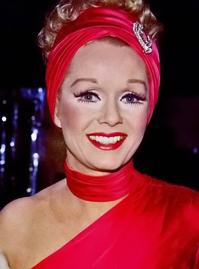 Reynolds prior to performing a show in Las Vegas in 1975