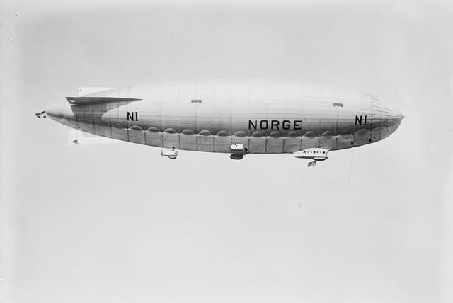 "Norge" airship in flight 1926