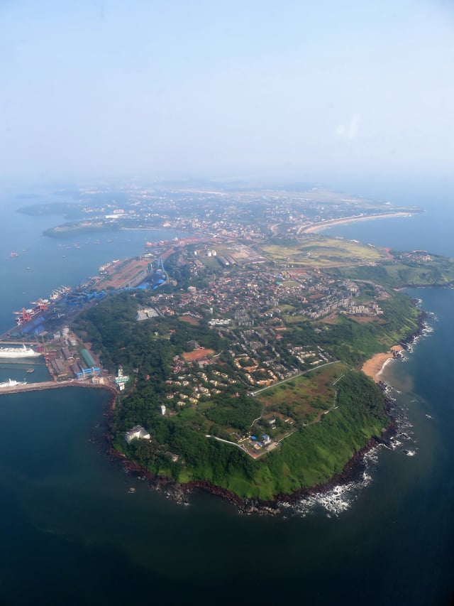Picture of coastline of Vasco da Gama, Goa, taken from an aircraft's window.