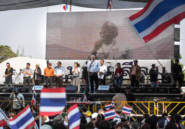Suthep Thaugsuban speaks on general election day at the Silom anti-government protest site.