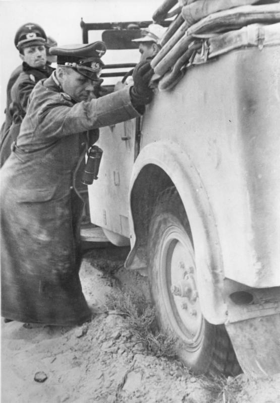 Rommel helping to free up his staff car, a Škoda Superb Kfz 21