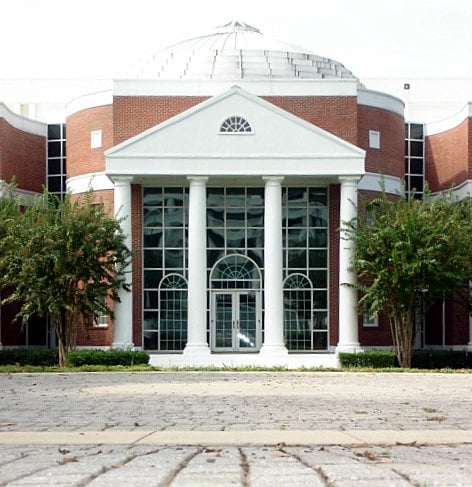 The D'Alemberte Rotunda, part of the College of Law, is used to host special events and in the past has been used by the Florida Supreme Court to convene special sessions