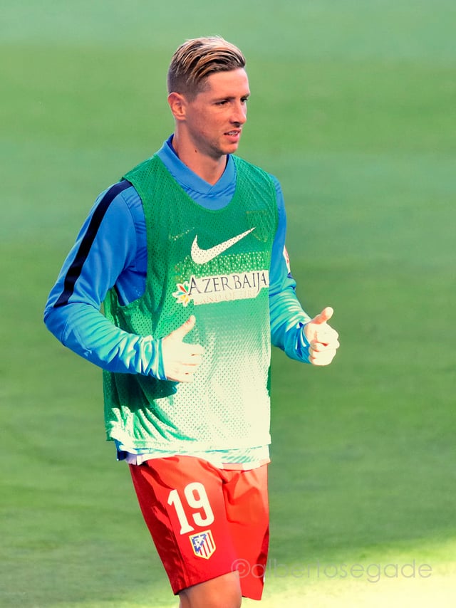 Torres warming up for Atlético Madrid in 2015