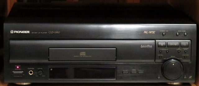 A CD, CDV, LD player PIONEER CLD-2950.