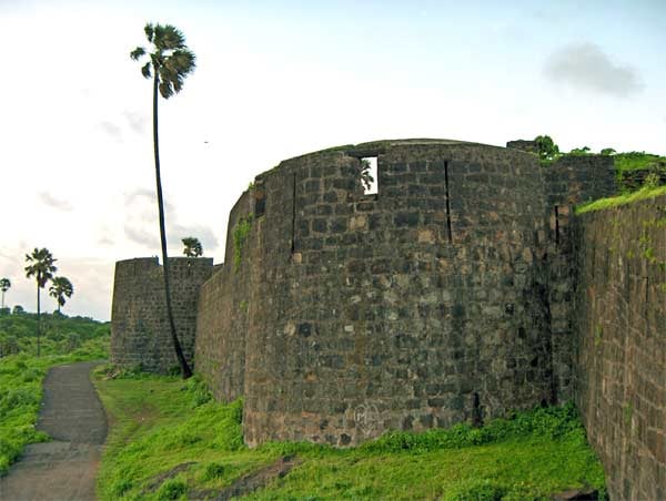 The Madh Fort built by the Portuguese, was one of the most important forts in Salsette.