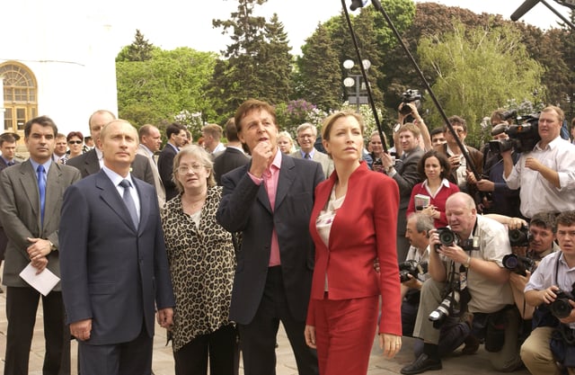 Vladimir Putin, McCartney, and Heather Mills in Moscow, Russia, 2003