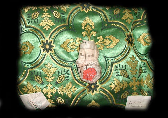 Relic from the shrine of Saint Boniface of Dokkum in the hermit-church of Warfhuizen: bone fragment in middle is from Saint Boniface; little folded papers on the left and right contain bone fragments of Saint Benedict of Nursia and Bernard of Clairvaux