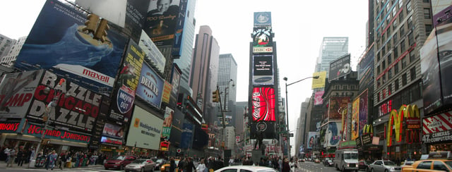 The northern part of the square in 2004 before reconstruction, with Two Times Square in the center