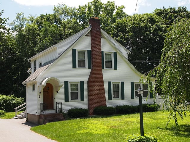 Dutch Colonial Revival house built in weatherboard in New London, Connecticut