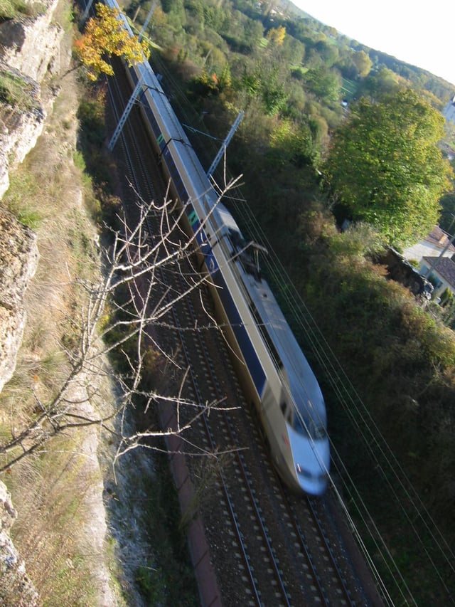 A TGV Réseau on an enhanced ordinary track