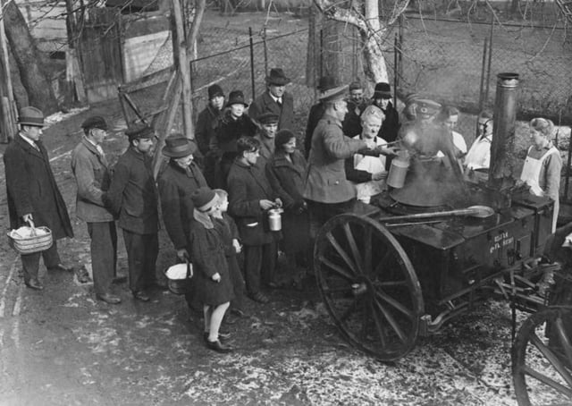 The German army feeds the poor, Berlin, 1931