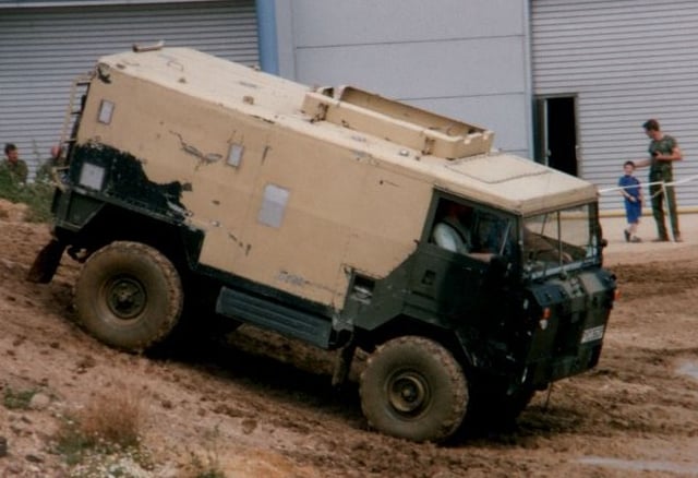 Land Rover 101 Forward Control with radio-vehicle body