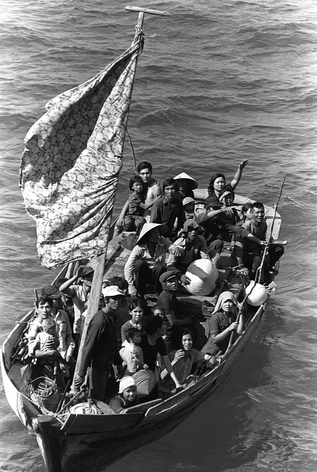 Vietnamese refugees fleeing Vietnam, 1984
