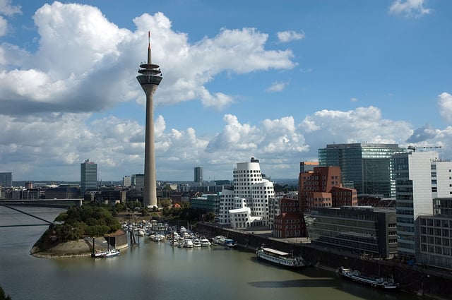 Rheinturm and Gehry-buildings Der Neue Zollhof in Hafen