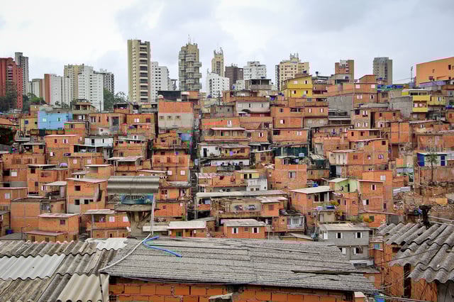Favela of Paraisópolis, in the district of Vila Andrade, with residential buildings in the background.