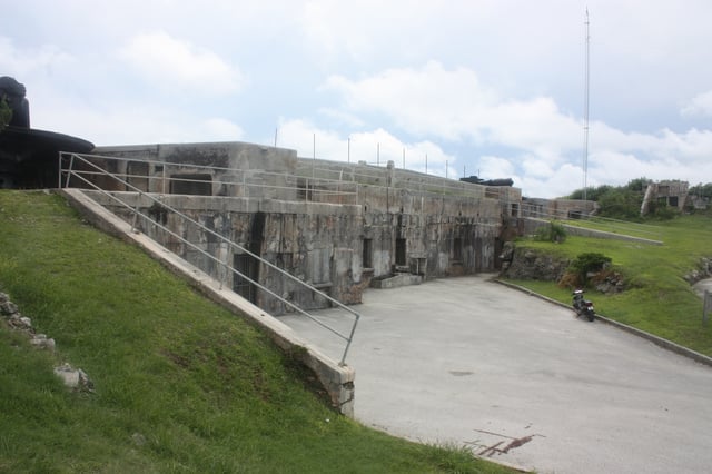 Rear view of the 9.2-inch magazine of St. David's Battery, Bermuda, with the two Mk. X guns visible on top, in 2011