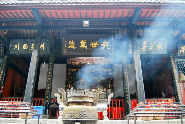 A hall of worship of the Erwang Temple, a Taoist temple in Dujiangyan, Sichuan. There are elements of the jingxiang religious practice (incense and candle offerings).