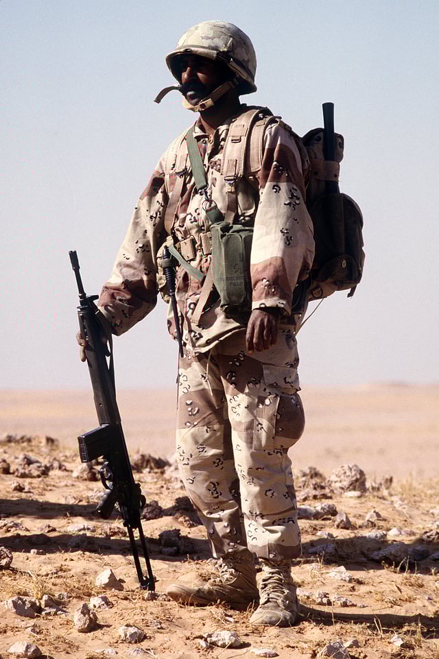 A Saudi Arabian soldier with G3A4 rifle during Operation Desert Shield
