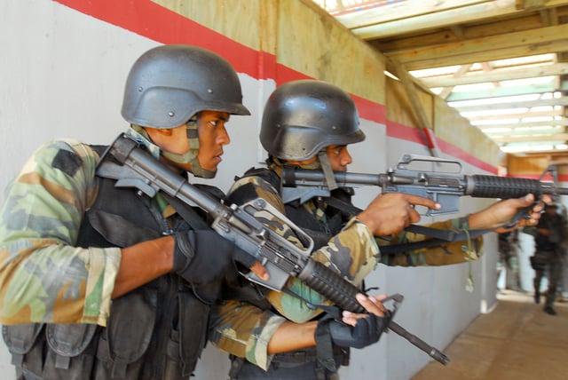 Dominican soldiers training in Santo Domingo