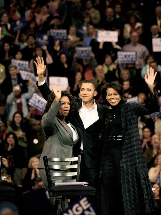 Winfrey joins Barack and Michelle Obama on the campaign trail (December 10, 2007).