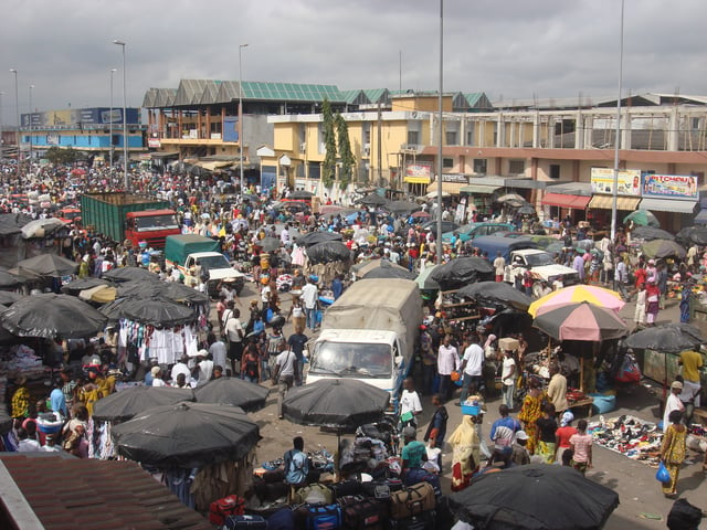 Congestion at a market in Abidjan