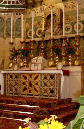 A pre-1969 Traditional Latin Mass altar with reredos. The high altar of a church was usually preceded by three steps, below which were said the Prayers at the Foot of the Altar. Side altars usually had only one step.