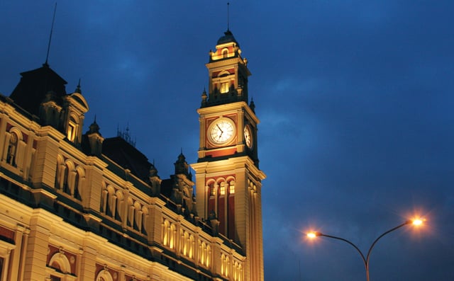 Luz Station, a subway-railroad station