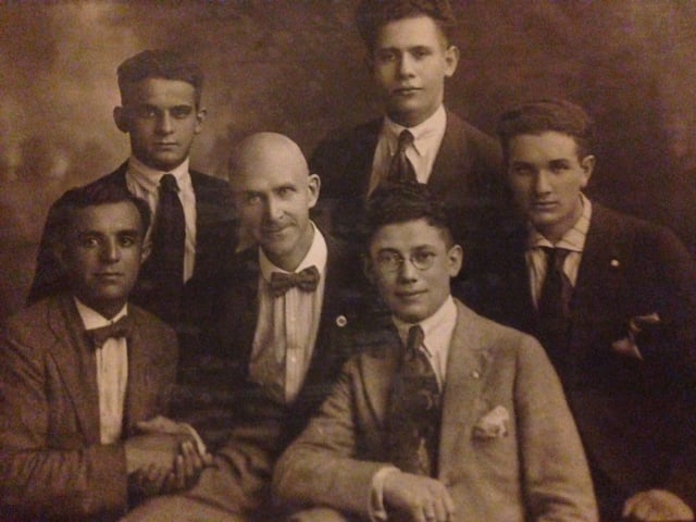 Debs sitting with five young socialists in Chicago, with the man on the far right, Louis Eisner, being the father of Stanford University professor Elliot Eisner