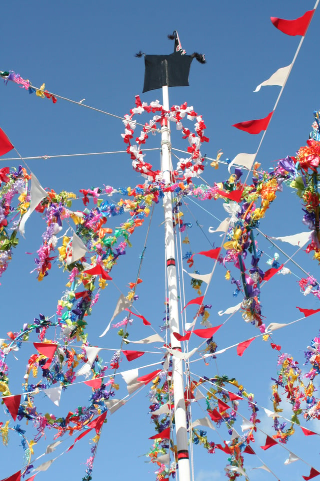May Pole in Padstow, 2006