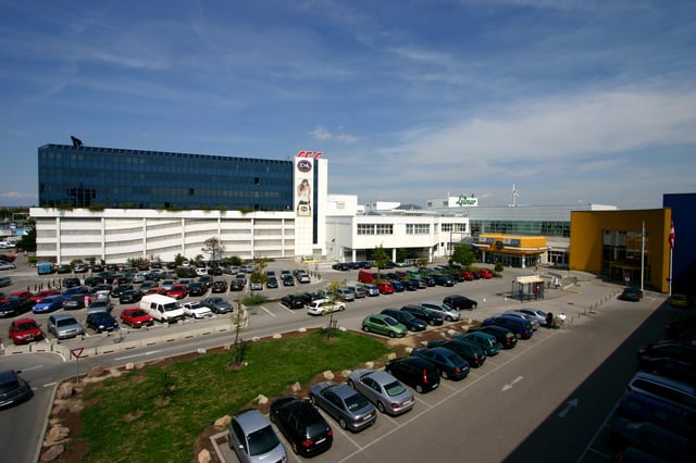 SCS Bürocenter office building (left) and IKEA Vösendorf (right). Photo taken in August 2007.