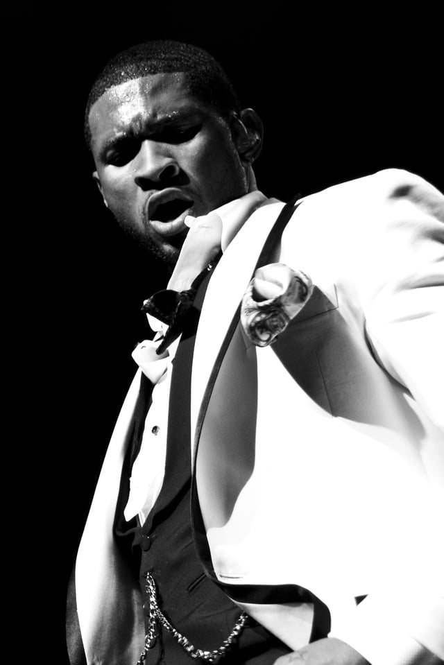 Usher on his 2008 One Night Stand: Ladies Only Tour, at the Warfield Theatre