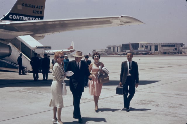 Continental passengers arriving at CAL terminal, July 1962, before jet-ways were constructed.